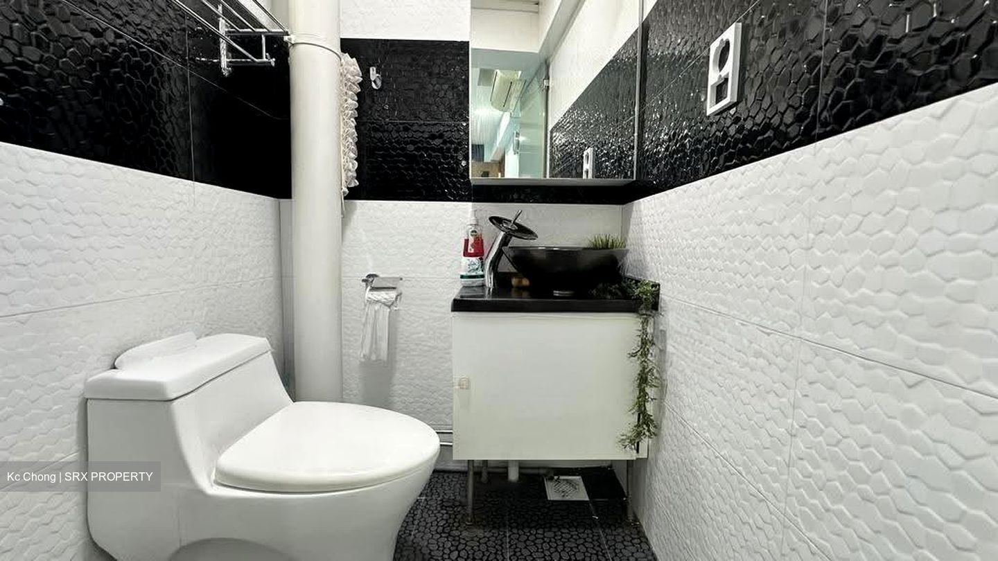 Blk 241 Jurong East Street 24 (Jurong East), HDB 3 Rooms #611102131